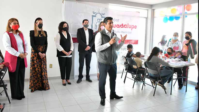 Conmemora Julio César Chávez, Día Internacional de la Niña