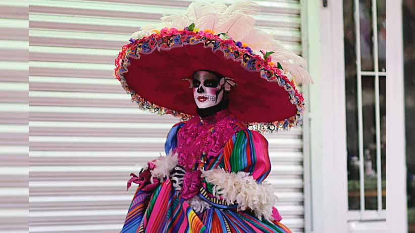 Disfrutan fresnillenses de la tradición de día de muertos