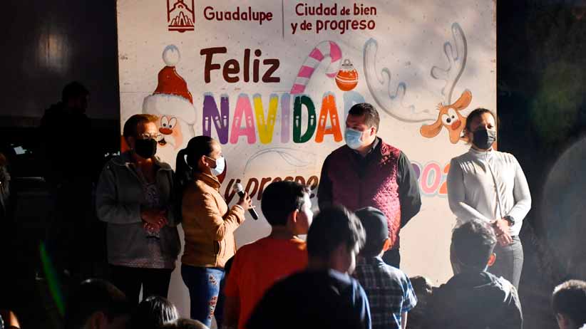 Continúa Julio César Chávez llevando las Posadas Navideñas en colonias de Guadalupe
