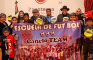 Entrega Gobernador David Monreal uniformes deportivos a niños de Fresnillo