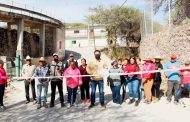 Entrega Gil Martínez pavimentación en Los Sauces