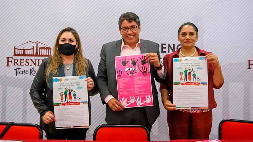 Gobernador  David Monreal entrega pasaportes americanos