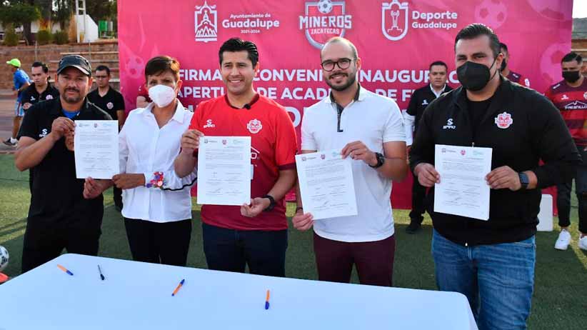 Firma convenio Julio César Chávez con Mineros de Zacatecas
