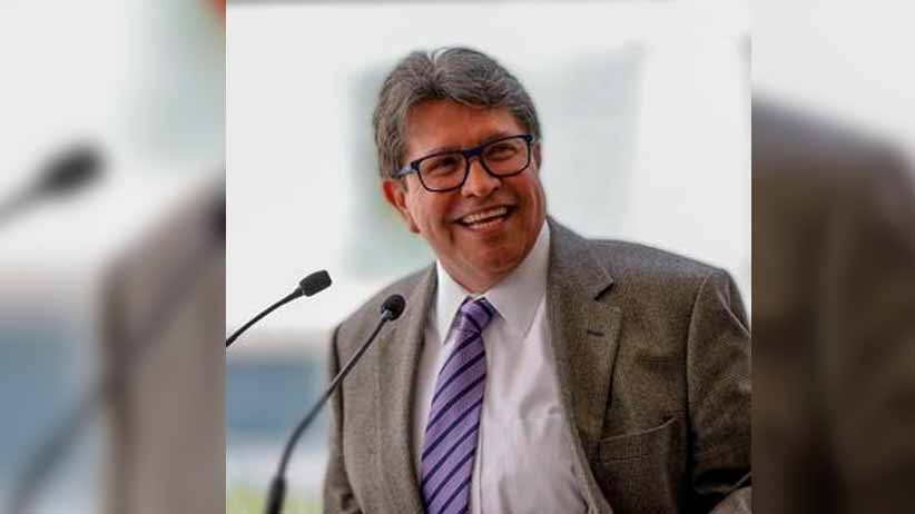 Recibe Julio César Chávez colección “Biblioteca SEP Centenaria”