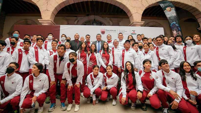 Abandera Gobernador David Monreal delegación de deportistas zacatecanos que acuden a Juegos Nacionales CONADE 2022