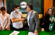 Firma Julio César Chávez convenio de colaboración con la UTZAC