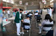 Inculcan madres y padres zacatecanos responsabilidad a sus hijos menores; los llevan a recibir vacuna contra el Covid-19