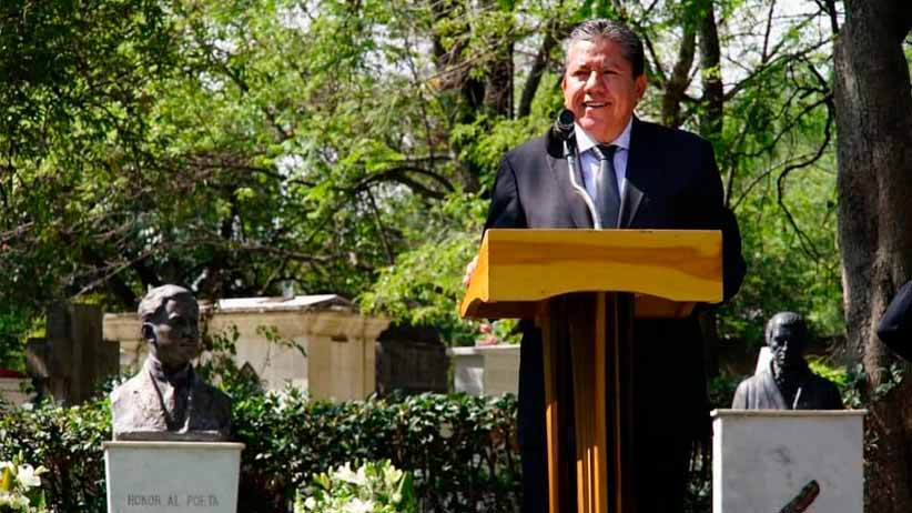 Honra Gobernador David Monreal obra y memoria de Ramón López Velarde en el Panteón Dolores de la CDMX