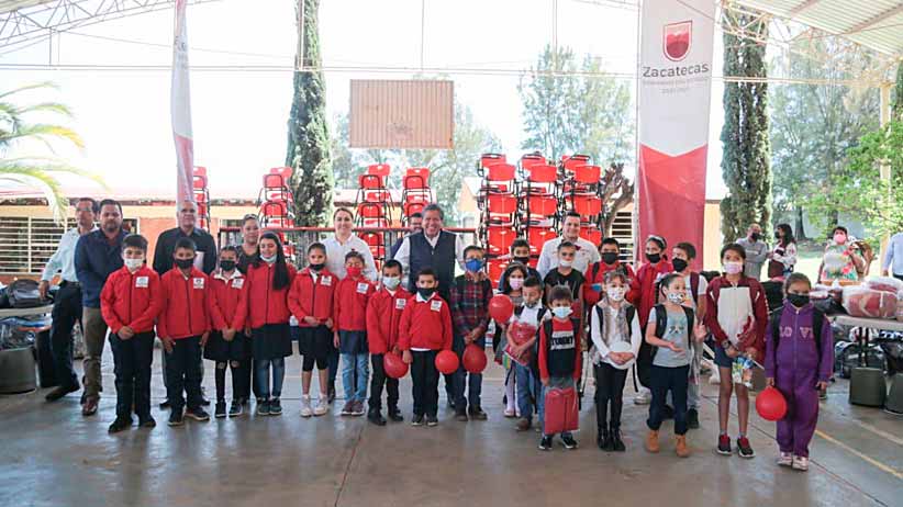Recibe formalmente Saúl Monreal los Centros de Barrio de la Obrera y Emiliano Zapata