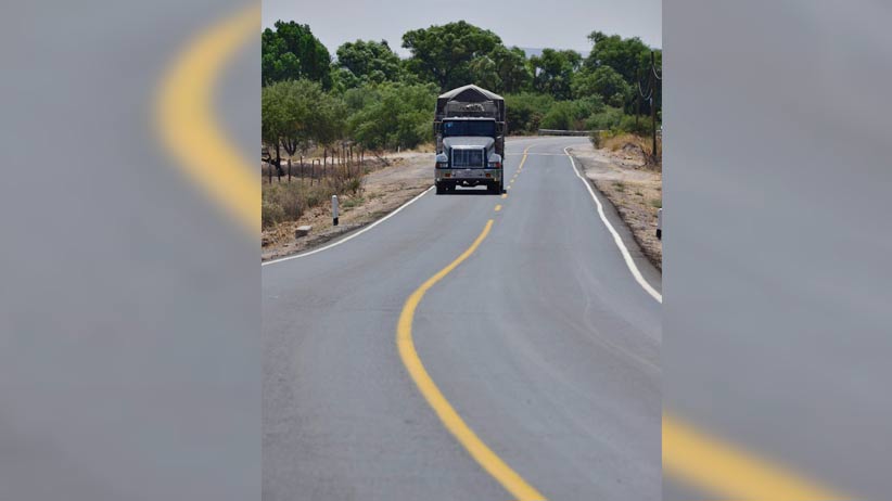  Reconstruye Gobernador David Monreal carretera Plenitud- Emancipación–Eréndira–Carrillo en Fresnillo; invierte 8.7 mdp