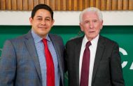Entrega alcalde capitalino nombramiento al Licenciado Rafael Pedroza