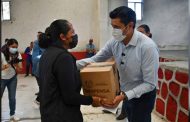 Guadalupe somos todos: Julio César Chávez al entregar apoyos alimentarios