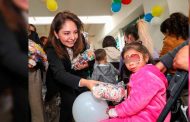 Menores pacientes del CREE celebran Día del Niño y la Niña en amena convivencia organizada por SEDIF