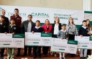 Entregan gobiernos de Zacatecas y de la capital cerca de mil becas para estudiantes de primaria y secundaria del municipio