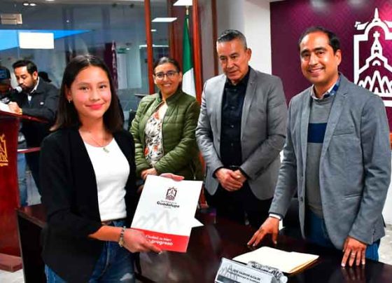 Con entrega de becas a estudiantes guadalupenses  Reafirma Pepe Saldívar su compromiso con la educación