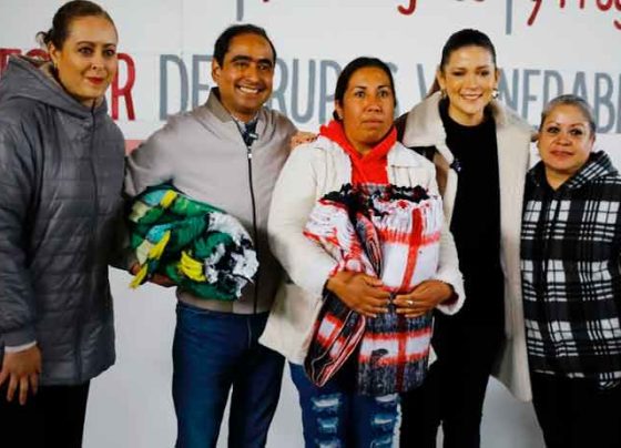 Con entrega de apoyos invernales cumple Pepe Saldívar con grupos vulnerables