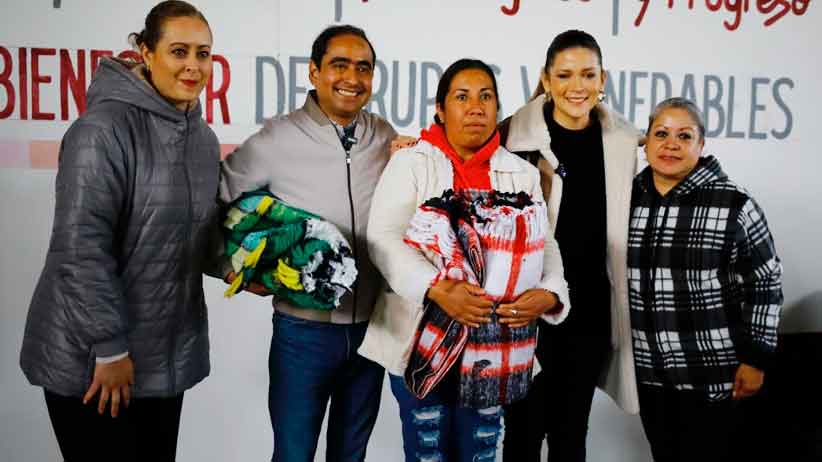 Con entrega de apoyos invernales cumple Pepe Saldívar con grupos vulnerables