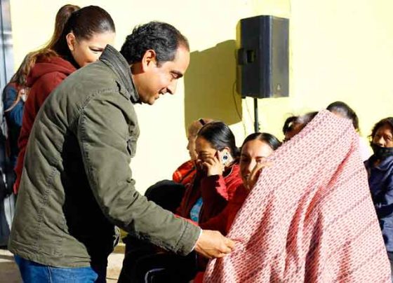 Con entrega de apoyos invernales fortalece Pepe Saldívar acciones de bienestar para las familias guadalupenses
