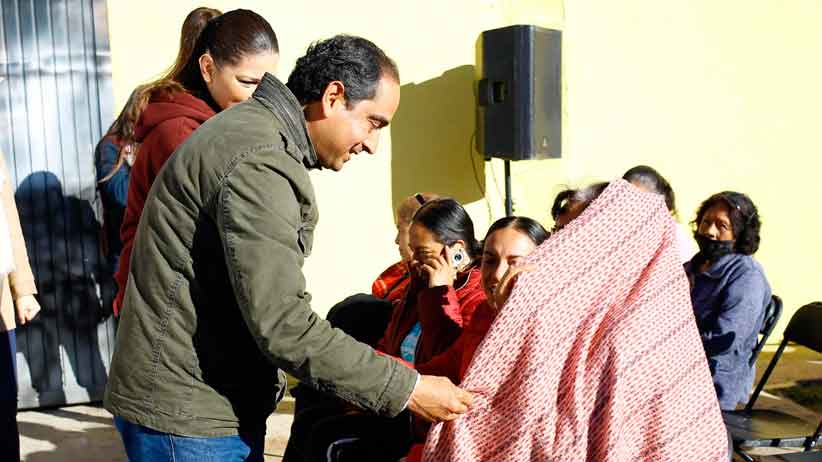 Con entrega de apoyos invernales fortalece Pepe Saldívar acciones de bienestar para las familias guadalupenses