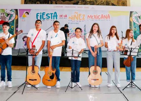 Aplauden presentación de la Rondalla del SEDIF en la Fiesta de la Niñez Mexicana, celebrada en Los Pinos