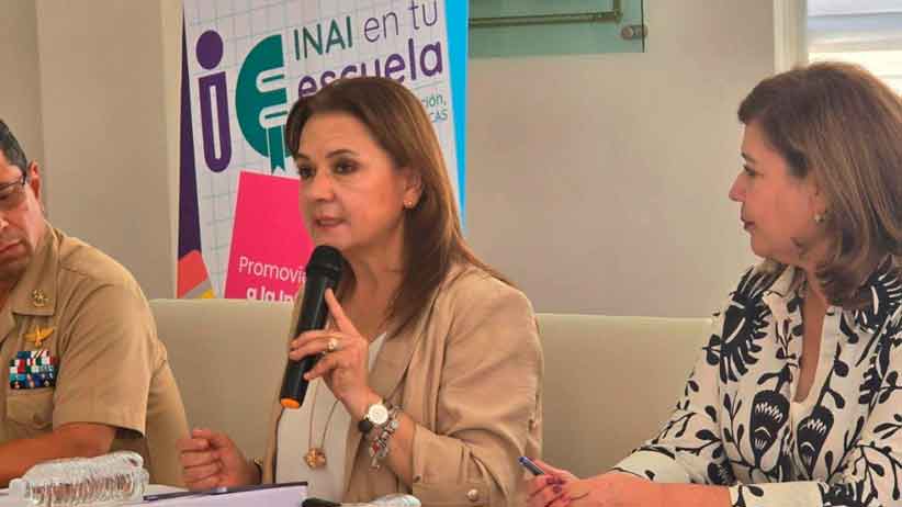 INAI socializa derechos con estudiantes aeronavales