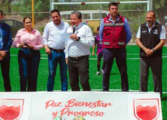 Inaugura Gobernador David Monreal modernización de cancha de futbol y sanitarios en la Unidad Deportiva de Ojocaliente