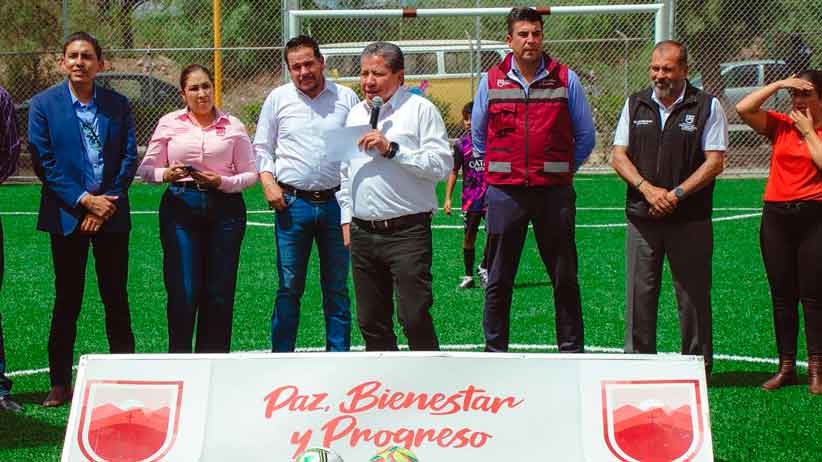 Inaugura Gobernador David Monreal modernización de cancha de futbol y sanitarios en la Unidad Deportiva de Ojocaliente