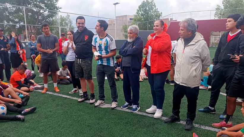 Visita Álvarez Máynez la clínica de fútbol Villas del Monasterio