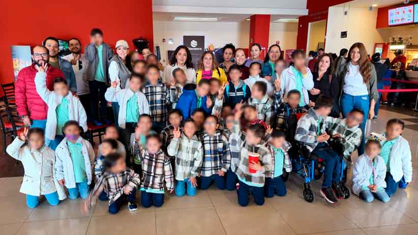 Niñas y niños de Casa Cuna “Plácido Domingo” disfrutan una mañana de cine