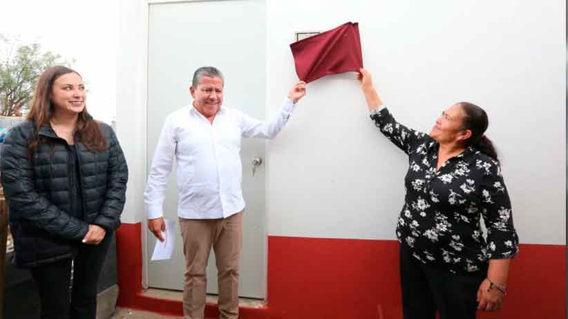 Para bienestar de familias guadalupenses, entrega Gobernador David Monreal cuartos dormitorio