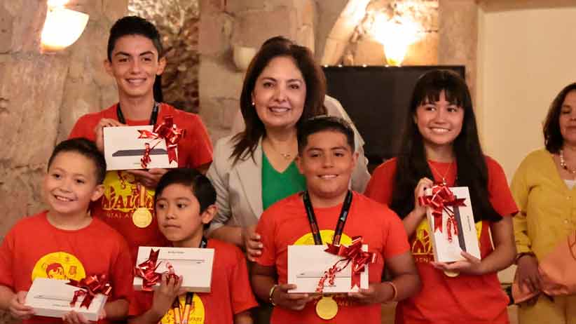 Reconoce Gobierno de Zacatecas a niños ganadores del Concurso Internacional de Matemáticas celebrado en España