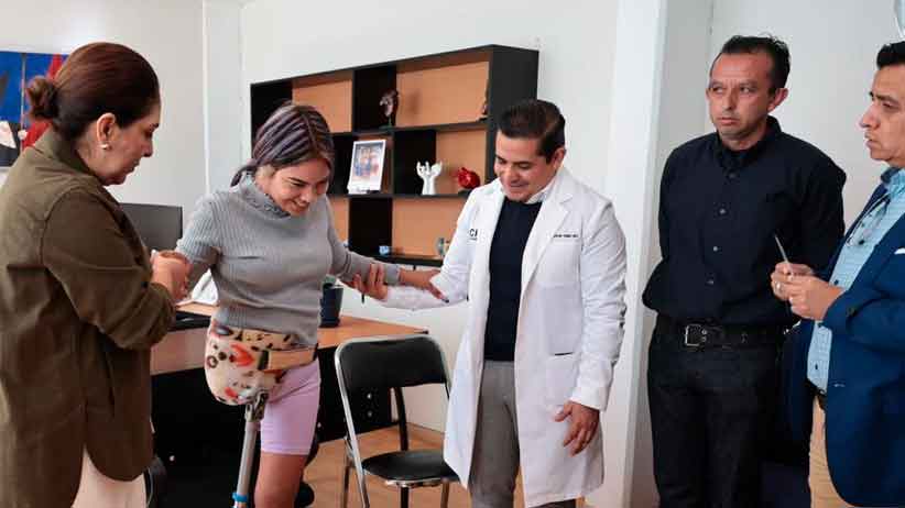 Entrega Gobierno de Zacatecas prótesis inferior a joven guadalupense