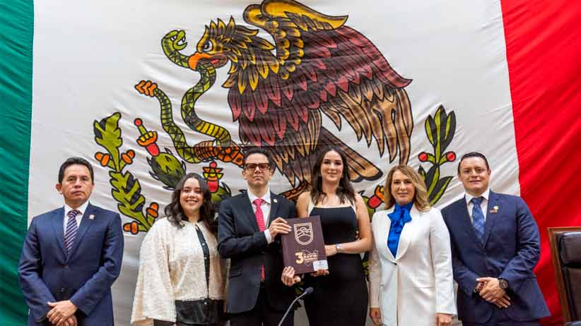 Entrega Secretario General de Gobierno tercer informe del mandatario estatal David Monreal Ávila