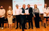 Entrega Gobernador David Monreal 67 concesiones de taxis por transmisión y da banderazo a 100 unidades nuevas