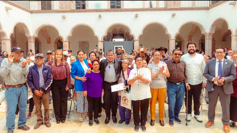 Beneficia Gobernador David Monreal con visas humanitarias a 73 zacatecanos para reencontrarse con familiares en EE.UU.