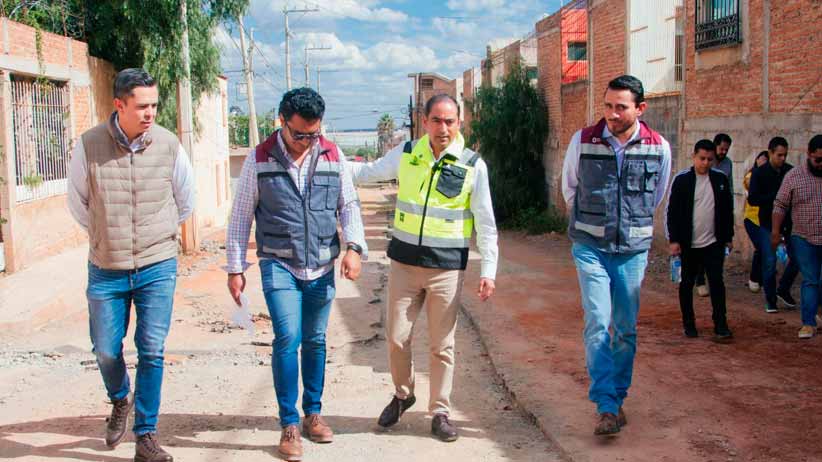 Supervisa Pepe Saldívar rehabilitación de red de drenaje sanitario en la colonia La Fe