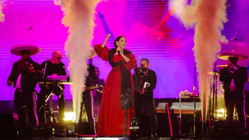 Ilumina Natalia Jiménez el Festival de Día de Muertos en Zacatecas con una noche de nostalgia y emoción