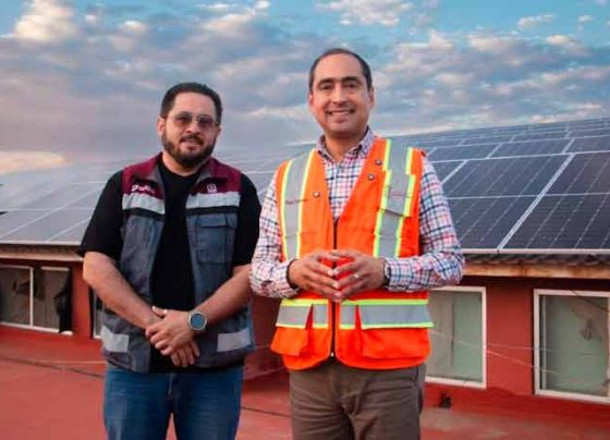 Supervisa Pepe Saldívar instalación de sistema de generación de energía solar en la Presidencia Municipal