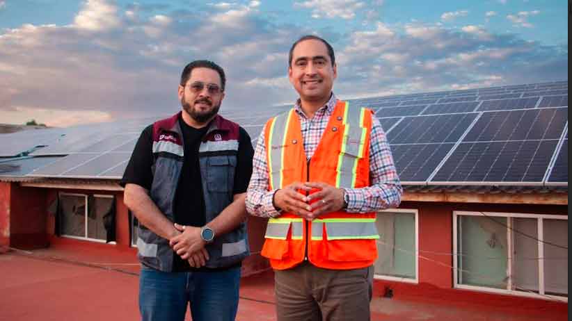 Supervisa Pepe Saldívar instalación de sistema de generación de energía solar en la Presidencia Municipal