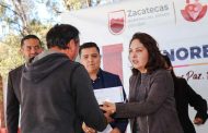 Entrega SEDIF apoyos económicos a familias vulnerables de la entidad