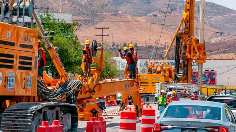 Acata Secretaría de Obras Públicas resolución judicial; inicia retiro de maquinaria
