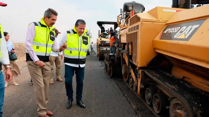 Supervisa Gobernador David Monreal rehabilitación de carreteras en Calera y Villa de Cos