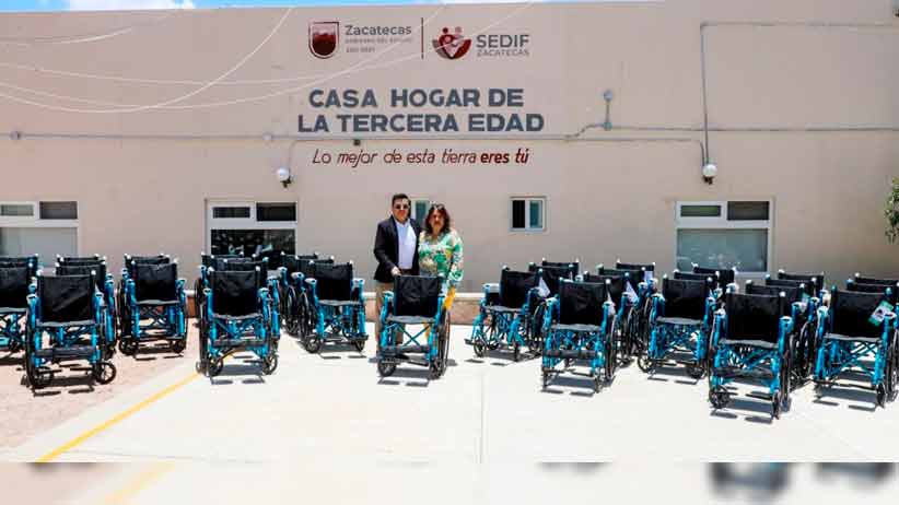 Entrega SEDIF 35 sillas de ruedas a residentes de Casa Hogar para la Tercera Edad