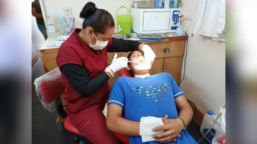 Acerca Gobierno de Zacatecas servicios de salud y bienestar a habitantes de Florencia, a través del programa AMSABI