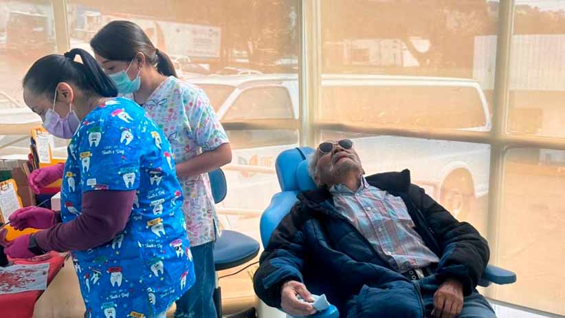 Atiende SEDIF a adulto mayor dentro del programa Transformando Sonrisas