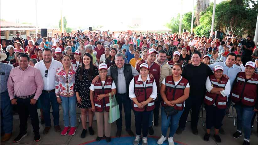 Entrega Gobernador David Monreal apoyos del programa “Corazón Contento” a 1 mil 200 familias de Plateros