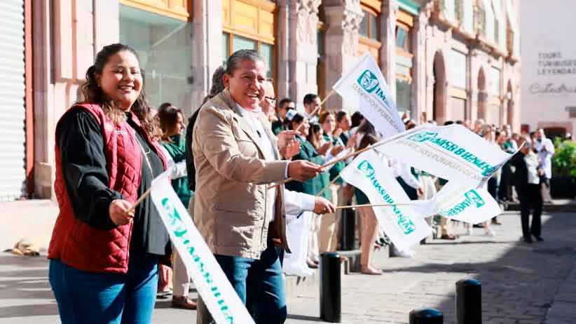 Da Gobernador David Monreal banderazo de arranque a Rutas de la Salud, que llevan medicamento a 151 clínicas de IMSS Bienestar en el estado