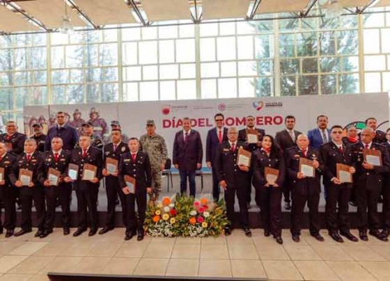 Con anuncio de incremento salarial, reconoce Gobernador David Monreal labor de los Bomberos en su día