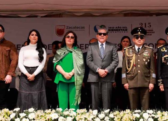 Preside Gobernador David Monreal desfile cívico-militar por el 215 aniversario de la Independencia de México
