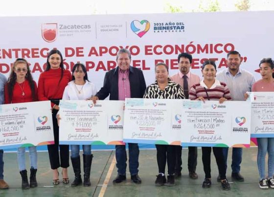Con inversión superior a 13 mdp, entrega Gobernador David Monreal recursos para uniformes escolares en Fresnillo